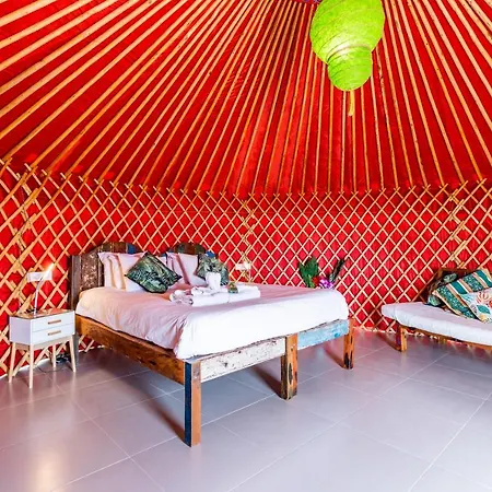 Vila Palacio And Yurt - 2 Pools - Hot Tub - Fantastic Sea Views *