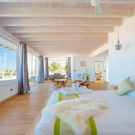 Palacio And Yurt - 2 Pools - Hot Tub - Fantastic Sea Views Vila *